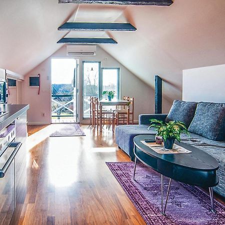 Cozy Apartment In Klintehamn With Wifi Extérieur photo